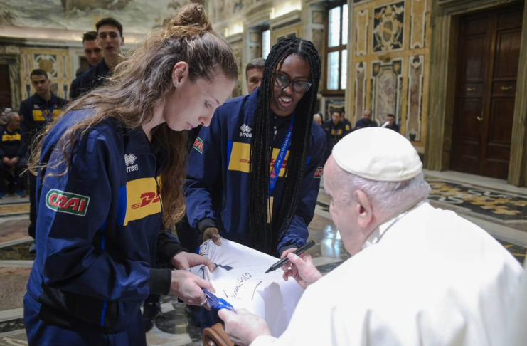 Ofelia Malinov Sylvia Nwakalor Papa Francesco