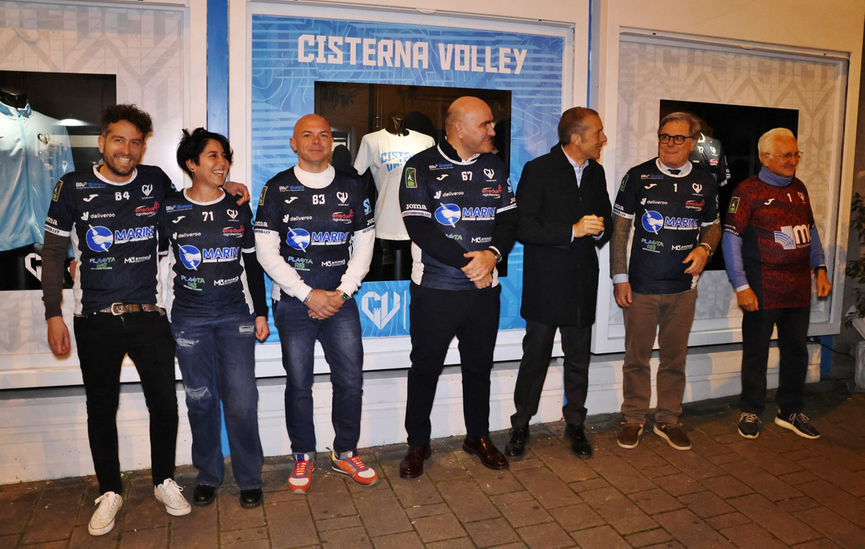 Cisterna Volley vetrine