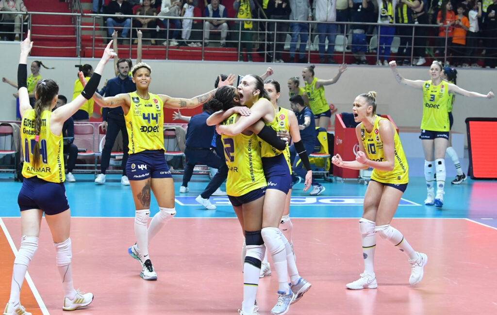 Fenerbahce Opet Istanbul esultanza